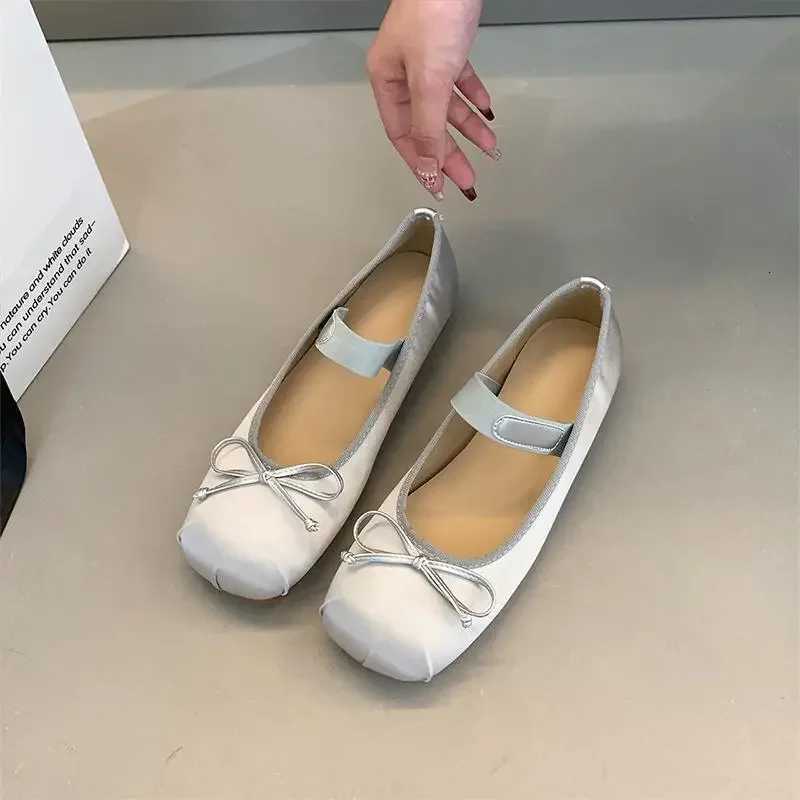 Gentle Style Flat Bott Satin Ballet Slippers 2024 New Autumn Shallow Water Boat Mary Jewelry Wens Shoes Y250823