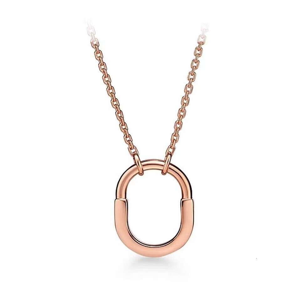 luxury jewelry Pendant Necklace Fashion Upscale Stainless Original Sier Love Necklace Female Pendant Jewelry Gift Clav necklaces