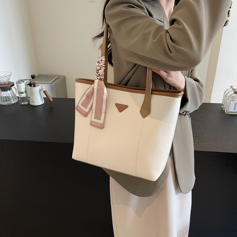 Large Capacity Simple Tote Bag For Women 2025 New Designer Bag Casual Textured Commuter Bag Student Class Luxury Bag Shoulder Bag