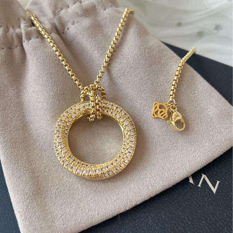 Golden ring necklace luxury jewelry gold necklace fashion zircon pendant necklace golden Fashion Trend Zircon Inlaid Gold Circle Pendant Necklace