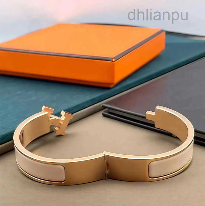 bracelet Classic unisex fashion 18K gold bracelet ladies mens bracelet high quality ladies Valentines Day gift.