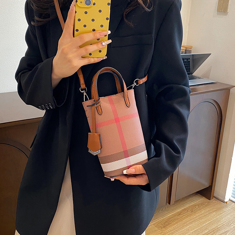 Women's Designer Bag Phone Bag 2025 New Lightweight Handheld Plaid Shoulder Bag Luxury Bag Small Niche High-end Crossbody Small Square Bag Trendy