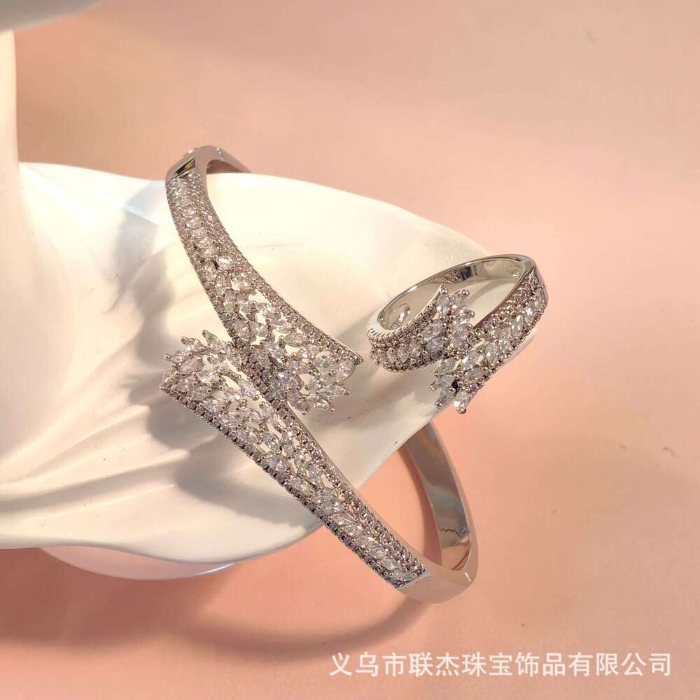 Luxurys Knot Bracelet Adjustable Personality Bracelet Simple Knotted Bracelets Opening Bracelet Micro Set Shiny Casual Style Wristband Couple Gift