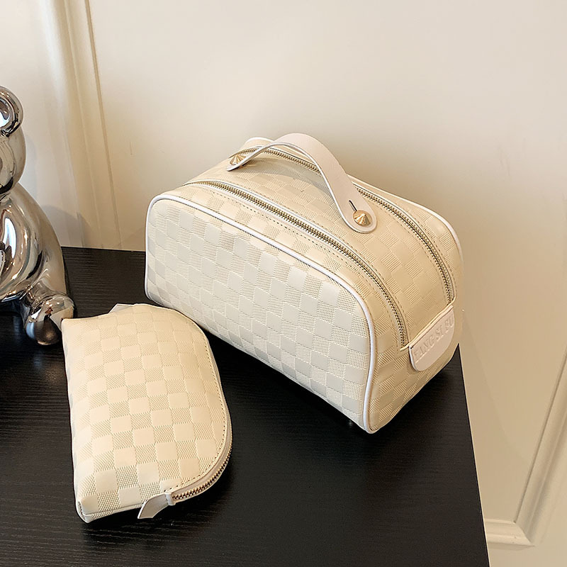 Luxury Brand Designer Bag Makeup Bag Trendy Checkerboard Large Capacity Simple Style Mother-Daughter Storage Bag Toiletry Bag Handheld Wash Bag