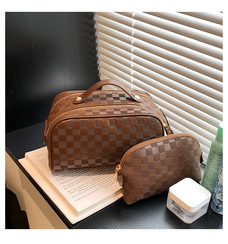 Luxury Brand Designer Bag Makeup Bag Trendy Checkerboard Large Capacity Simple Style Mother-Daughter Storage Bag Toiletry Bag Handheld Wash Bag
