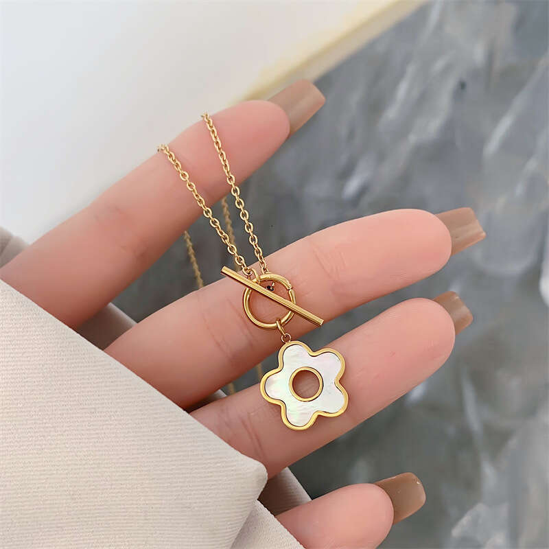 necklaces Clover Jewelry Flower classics Designer Necklace 18K Gold Silver Rose Plate Agate Diamond Fashion luxury Charm Chain