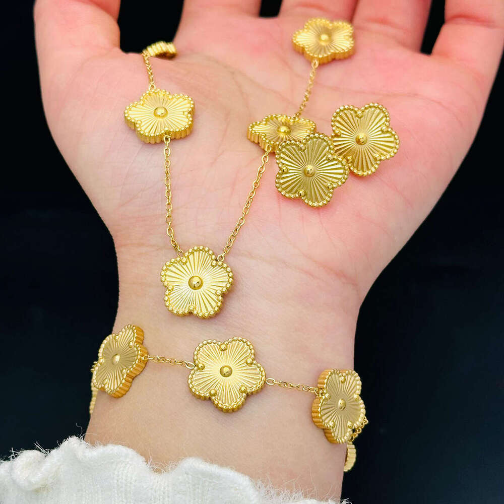 Luxury 4 Four Clover Necklace Luxury Jewelry Set Pendant Necklaces Bracelet Stud Earring Women Birthday Gift Gold Clover Necklace