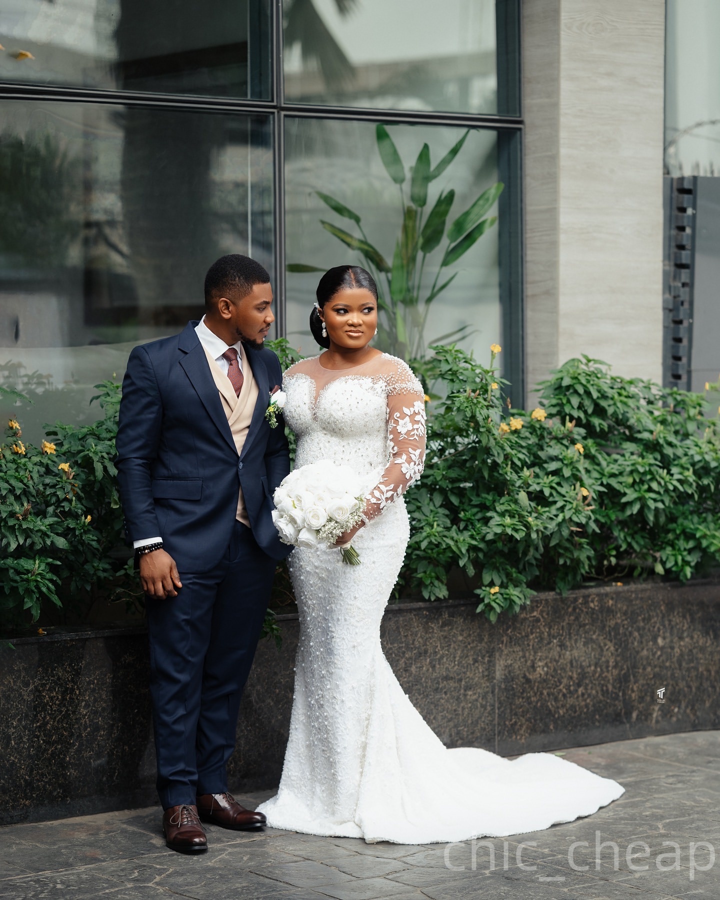 2025 Aso Ebi Plus Size Ivory Mermaid Wedding Dress Lace Pearls Beaded Full Sleeves Detachable Train Vintage Bridal Gowns Dresses ZJ0685