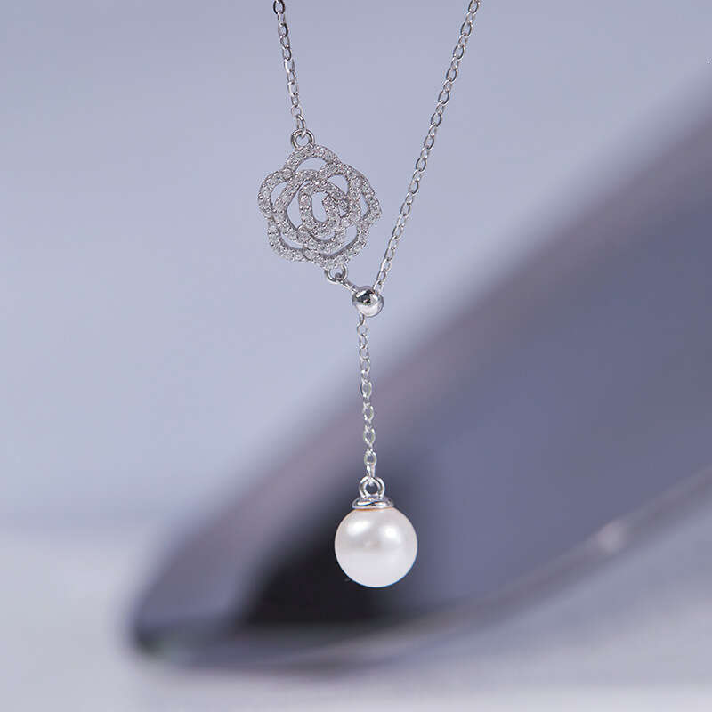 light luxury niche pearl ladies small fresh Fashion camellia white rose necklace sweet rose flower collarbone chain pendant gift