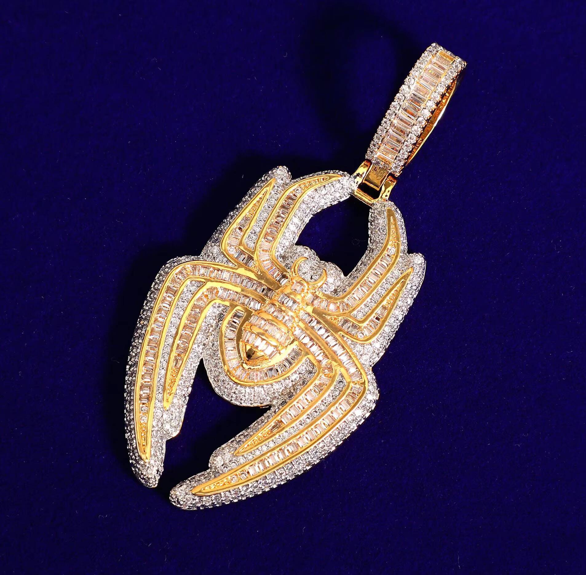 Mens Iced Out Gold Spider Pendant Necklace Micro Pave Diamond Spider Design Hip Hop Bling Jewelry Gift for Him