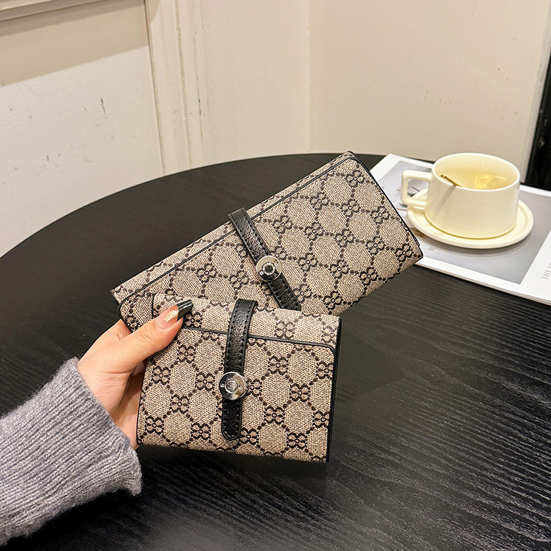 Luxury Brand Designer Bag Niche Design Fashion Small Wallet For Women 2025 New Short Multi-Card Slot Buckle 70% Off Fold Handheld Long Wallet