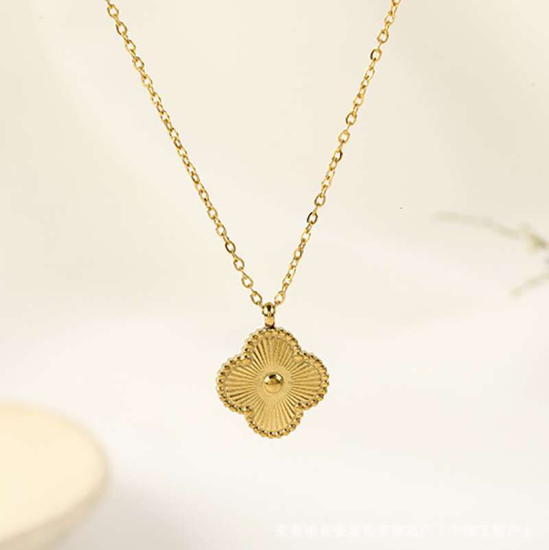 High-end collarbone chain necklace pattern necklace Gold Plated Silver Plated jewelry holiday gifts chain pendant necklace clover necklace