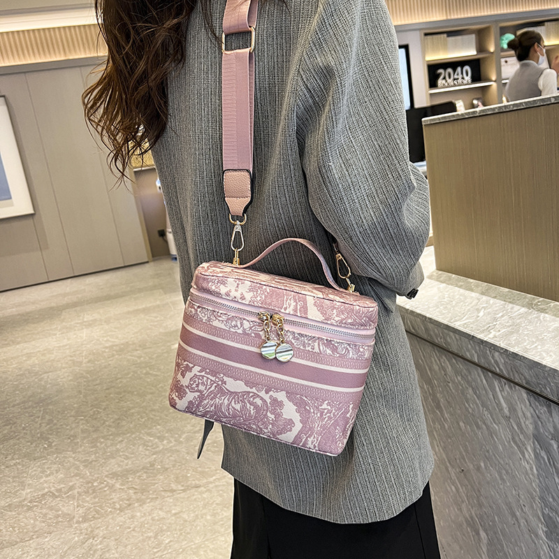 Luxury Brand Designer Bag Large Capacity Makeup Bag Travel Animal Pattern Canvas Embroidery Makeup Organizer Fashion Portable Handheld Toiletry Bag