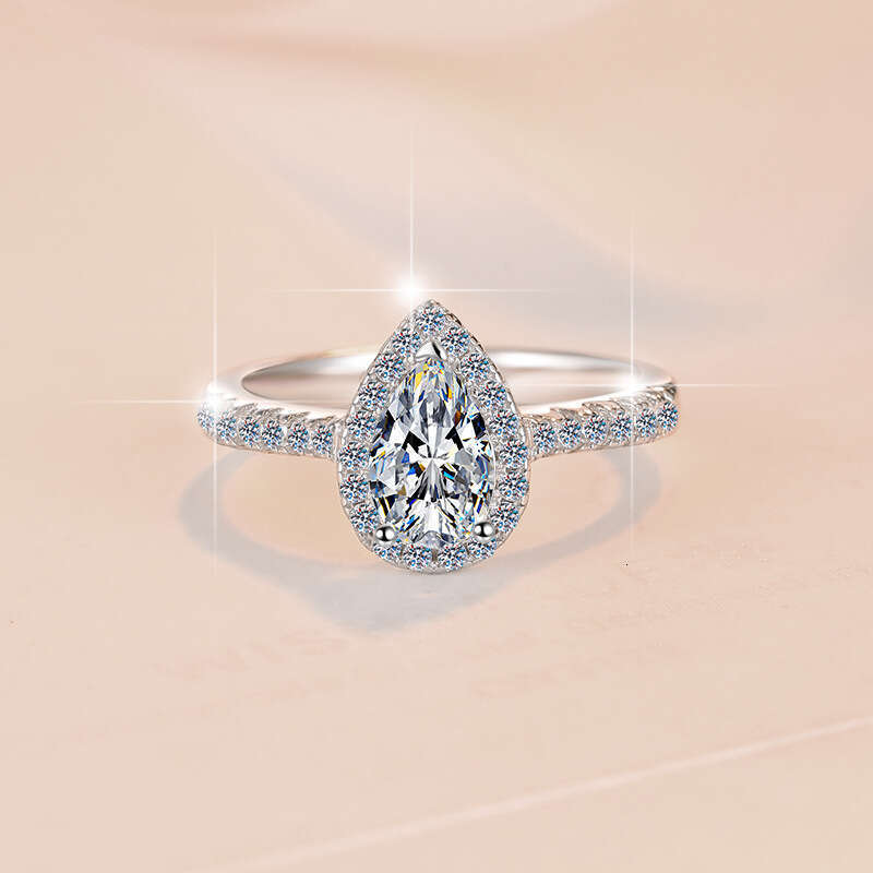 luxury jewelry Stylish Womens Solid Gold Engagement Rings Wholesale Moissanite Oval Cut Diamond Accented Light luxury fashion