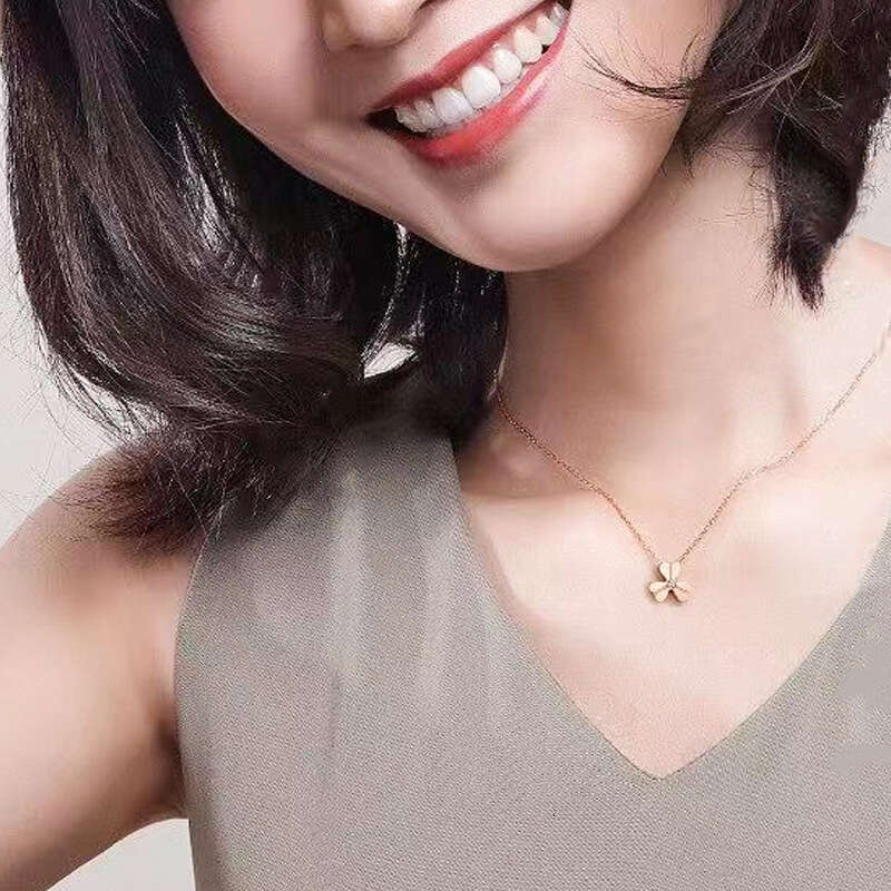 Light luxury diamond studded collarbone chain Pendant Necklaces jewelry necklace Fashion Classic necklace Charm Rose Gold Silver Plated Agate necklace