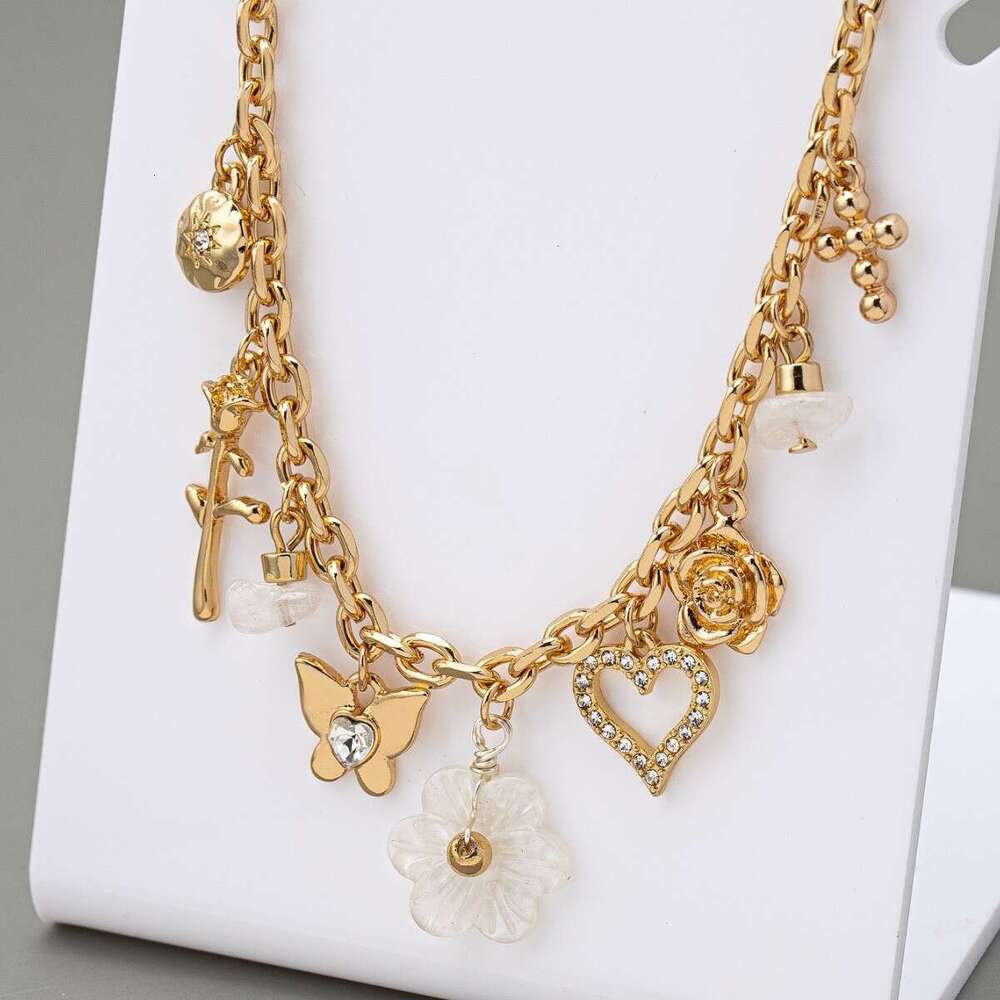 Sweet flower pendant necklace luxury gold chain Fashion Commuting Sweet Flower Pendant Necklace Niche Personality Temperament Exaggerated Collarbone C