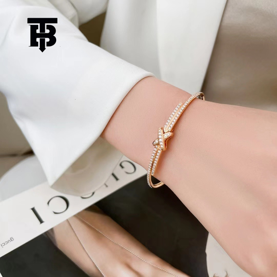 TB BHULAMTE New Four Leaf Clover Women's Cross Bracelet European And American Full Diamond High-end Fashion Accessory Free Shipping Luxury Temper