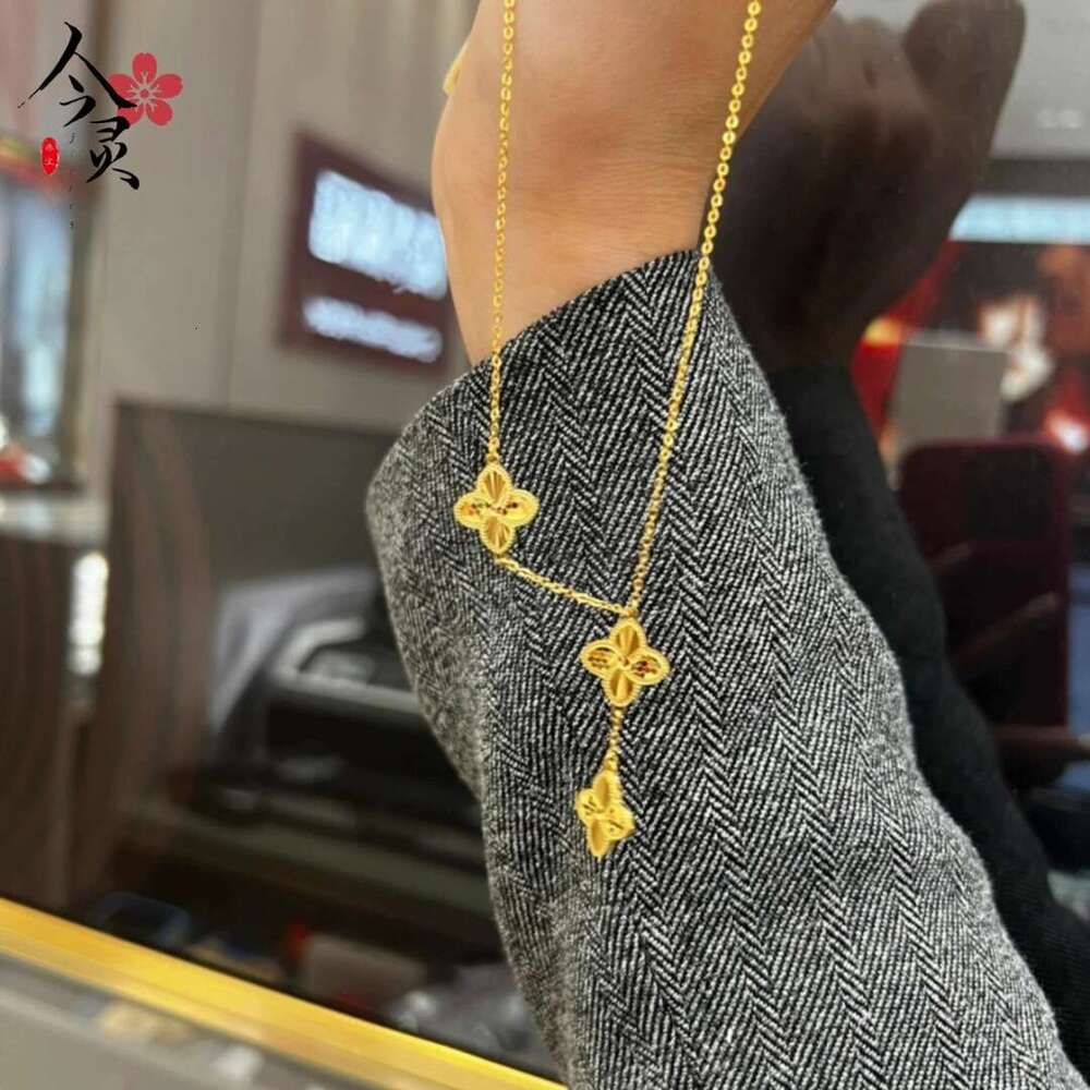 luxury jewelry gold chain new jewelry clover necklaces women Large sweater chain luxury fashion woman Sweet and elegant light luxury collarbone chain