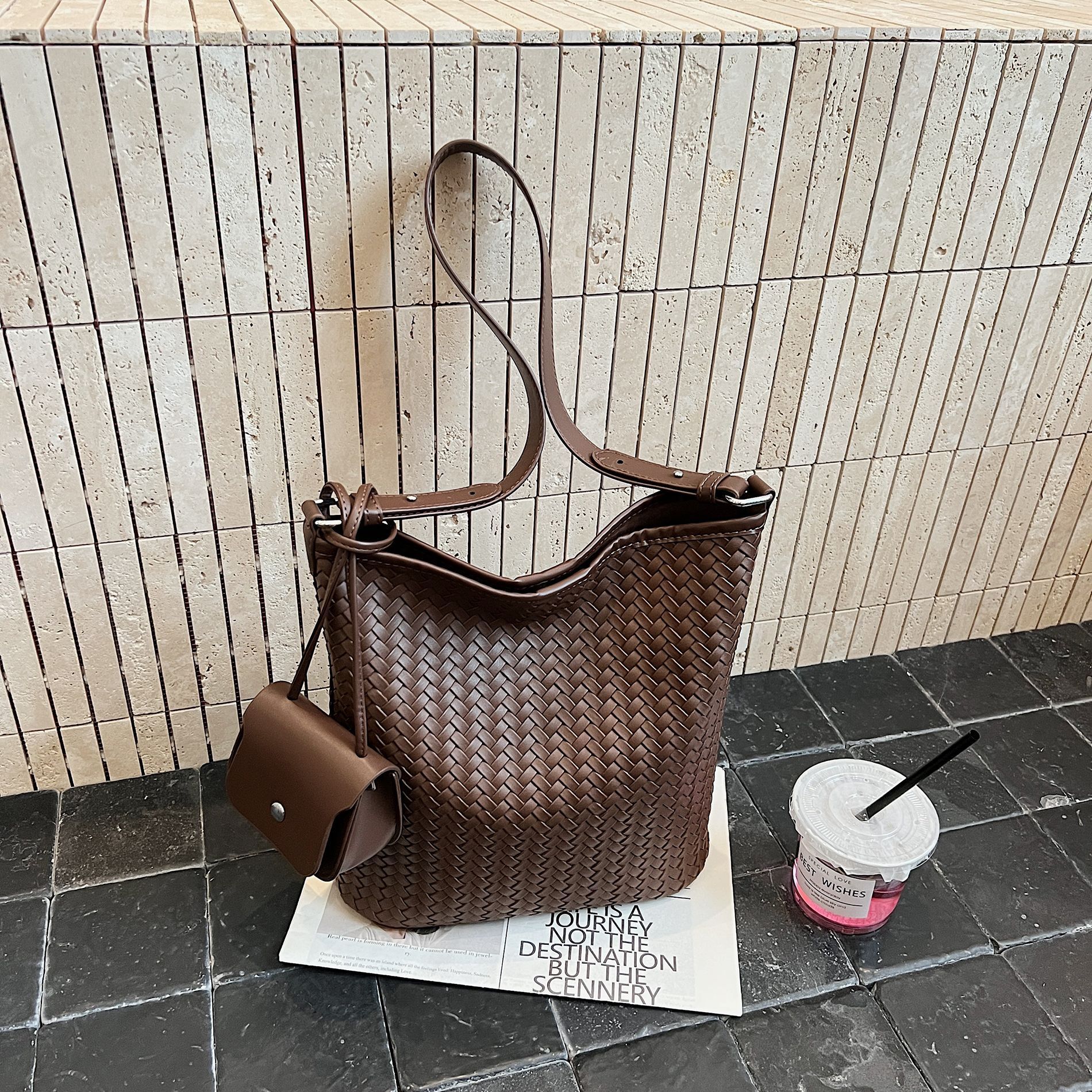 Luxury Brand Woven Bucket Large Capacity Shoulder Bag for Casual Use - Versatile High-End Designer Mother-Daughter Style XJ260206