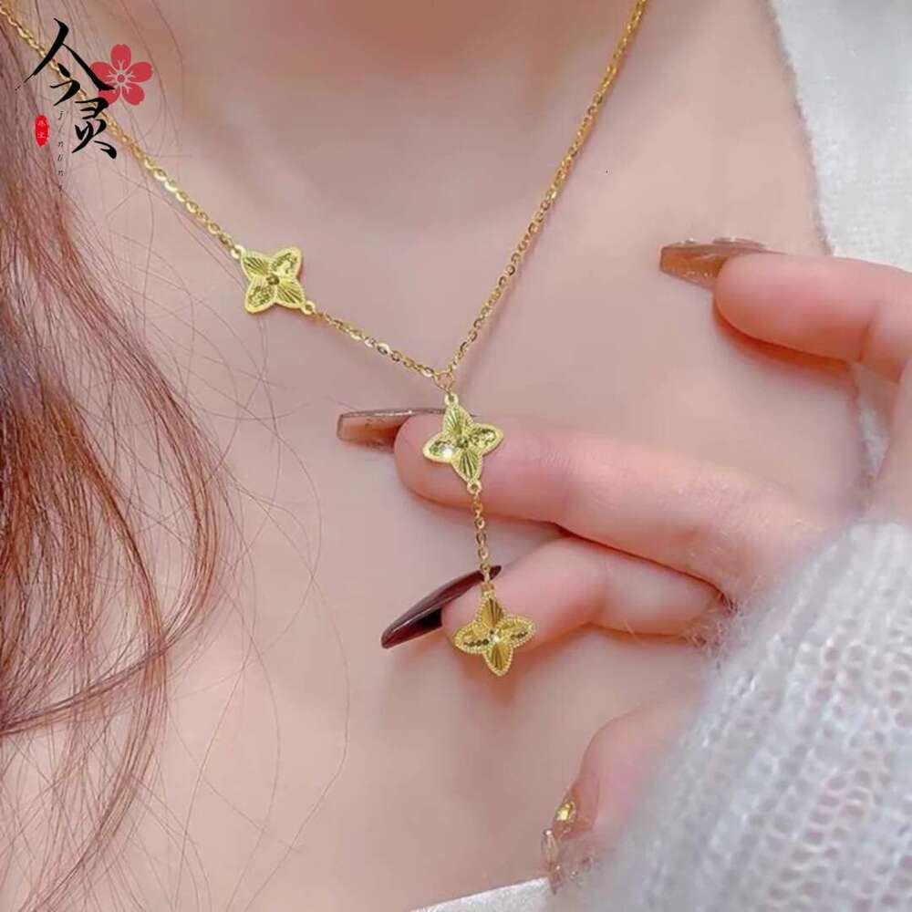 luxury jewelry gold chain new jewelry clover necklaces women Large sweater chain luxury fashion woman Sweet and elegant light luxury collarbone chain