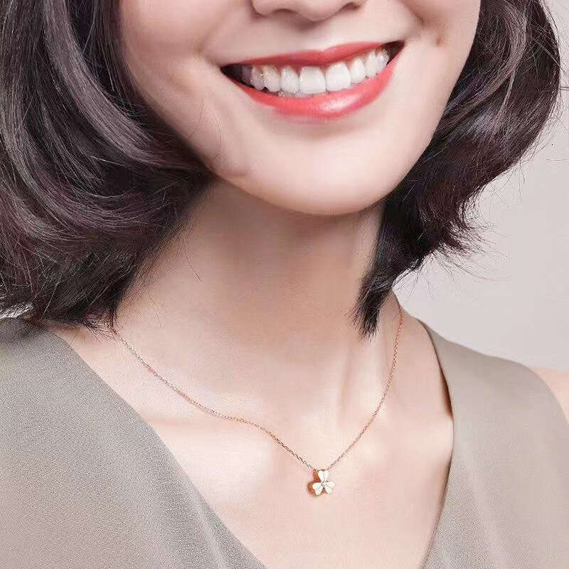 Light luxury diamond studded collarbone chain Pendant Necklaces jewelry necklace Fashion Classic necklace Charm Rose Gold Silver Plated Agate necklace