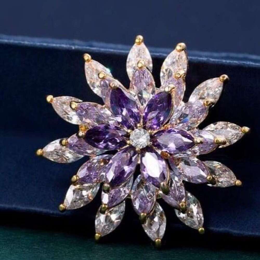 High end luxury rotating snowflake brooch New Fashion Pearl Pendant Brooches Women Girls Simulated Pearl Metal Pins