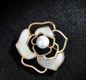 luxury jewelry Natural Freshwater Bright White Pearl Brooch Pendant Dual Purpose Natural White Fritillaria Petal Camellia Corsage