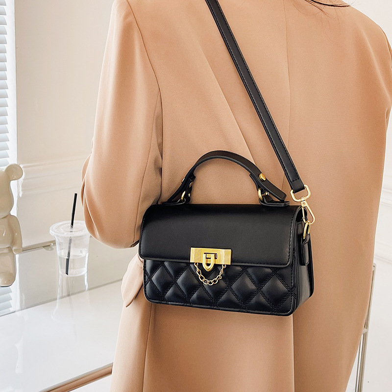 2025 New Women's Crossbody Designer Bag Bag Autumn Versatile Fashion Handbag Quilted Small Square Bag Luxury Bag High-end Small Tote Bag
