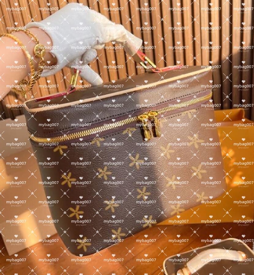 Designer Cosmetic Bag Tote Makeup Bag printed letters modern travel jewelry box Toilet Crossbody Women Make Up Purse Wash Bags Luxury Makeup Case without box