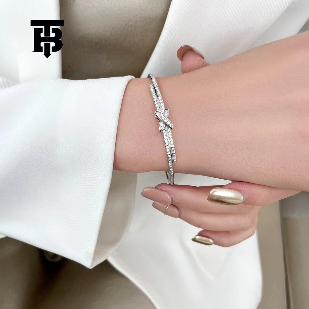 TB BHULAMTE New Four Leaf Clover Women's Cross Bracelet European And American Full Diamond High-end Fashion Accessory Free Shipping Luxury Temper