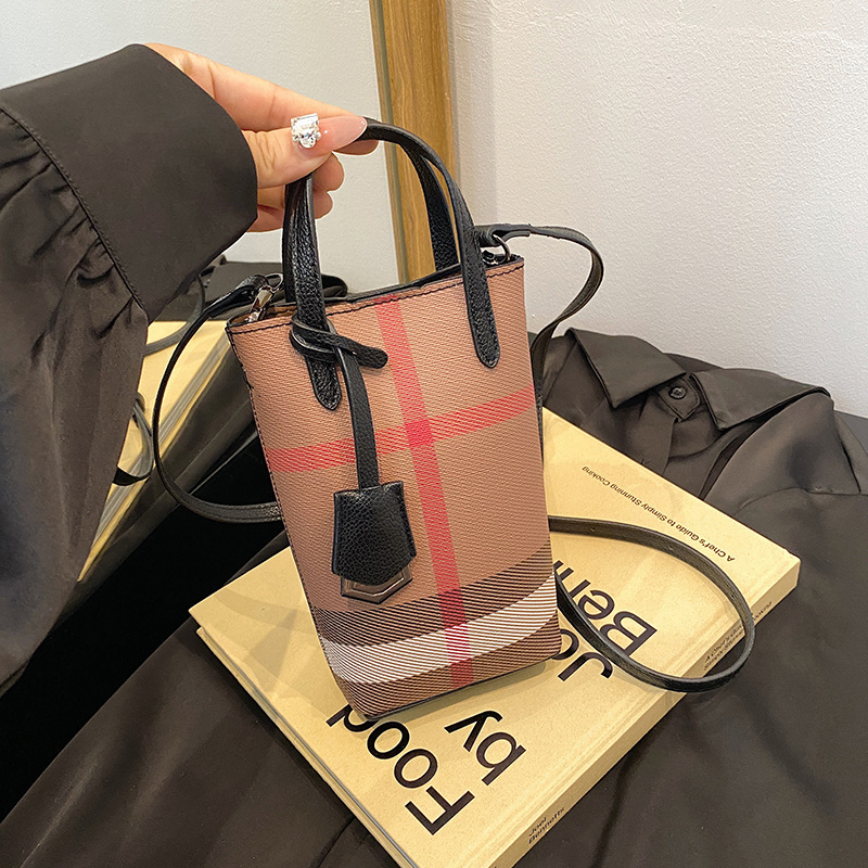 Women's Designer Bag Phone Bag 2025 New Lightweight Handheld Plaid Shoulder Bag Luxury Bag Small Niche High-end Crossbody Small Square Bag Trendy