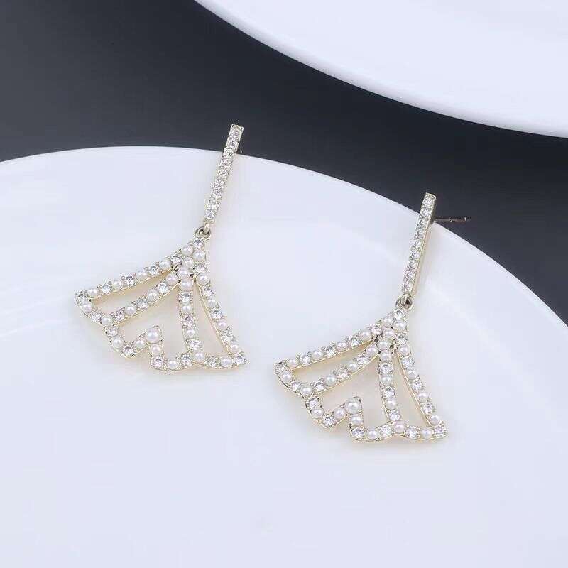 High end simplicity Pearl earrings women's stud earrings Sparkling rhinestone Black Camellia bracelet flower shaped bracelet with adjustable size