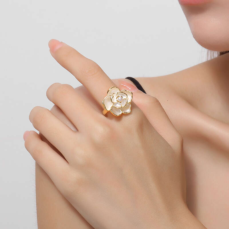 New Pearl Camellia Sweater Chain luxury jewelry Camellia Necklace Short Temperament Clavicle Chain High end Zircon Necklace Camellia Zircon Necklace e