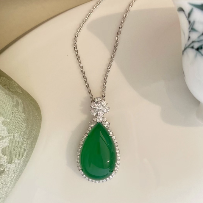 Natural Jadeite Pendant for Women, Jadeite Colored Jade Necklace, Clavicle Chain, New Chinese Style Agate Necklace Pendant