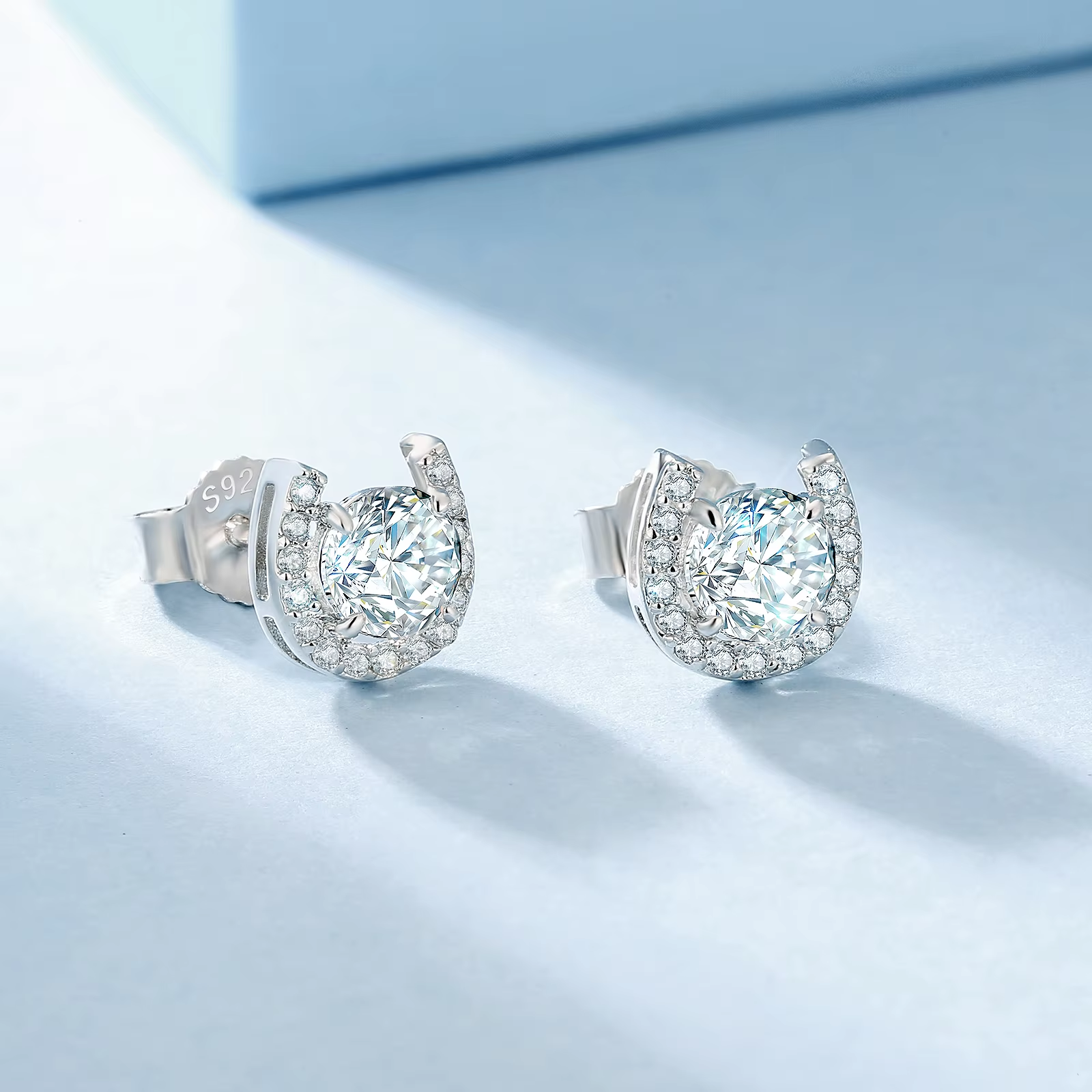 MT Fashion Gold Moissanite Earrings, 925 sterling silver Horseshoe Moissanite Earrings for Women and Men High quality Wholesale Fine Jewelry