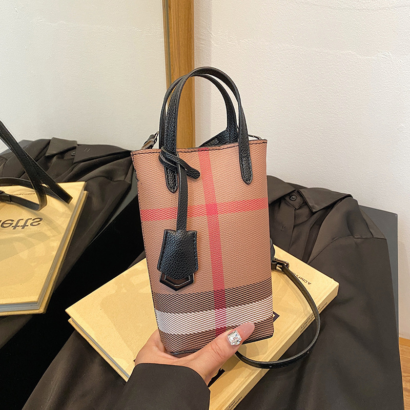 Women's Designer Bag Phone Bag 2025 New Lightweight Handheld Plaid Shoulder Bag Luxury Bag Small Niche High-end Crossbody Small Square Bag Trendy