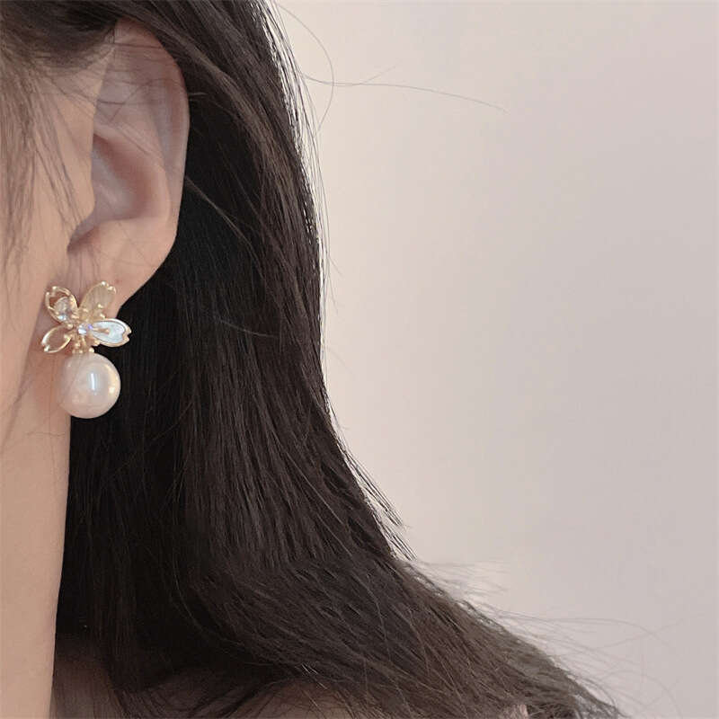 luxury high end earrings for women super fairy pearl flower earrings Real gold electroplated silver needles fashion temperament earrings light