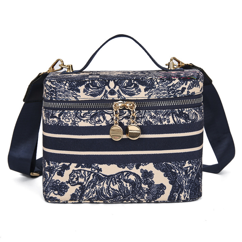 Luxury Brand Designer Bag Large Capacity Makeup Bag Travel Animal Pattern Canvas Embroidery Makeup Organizer Fashion Portable Handheld Toiletry Bag