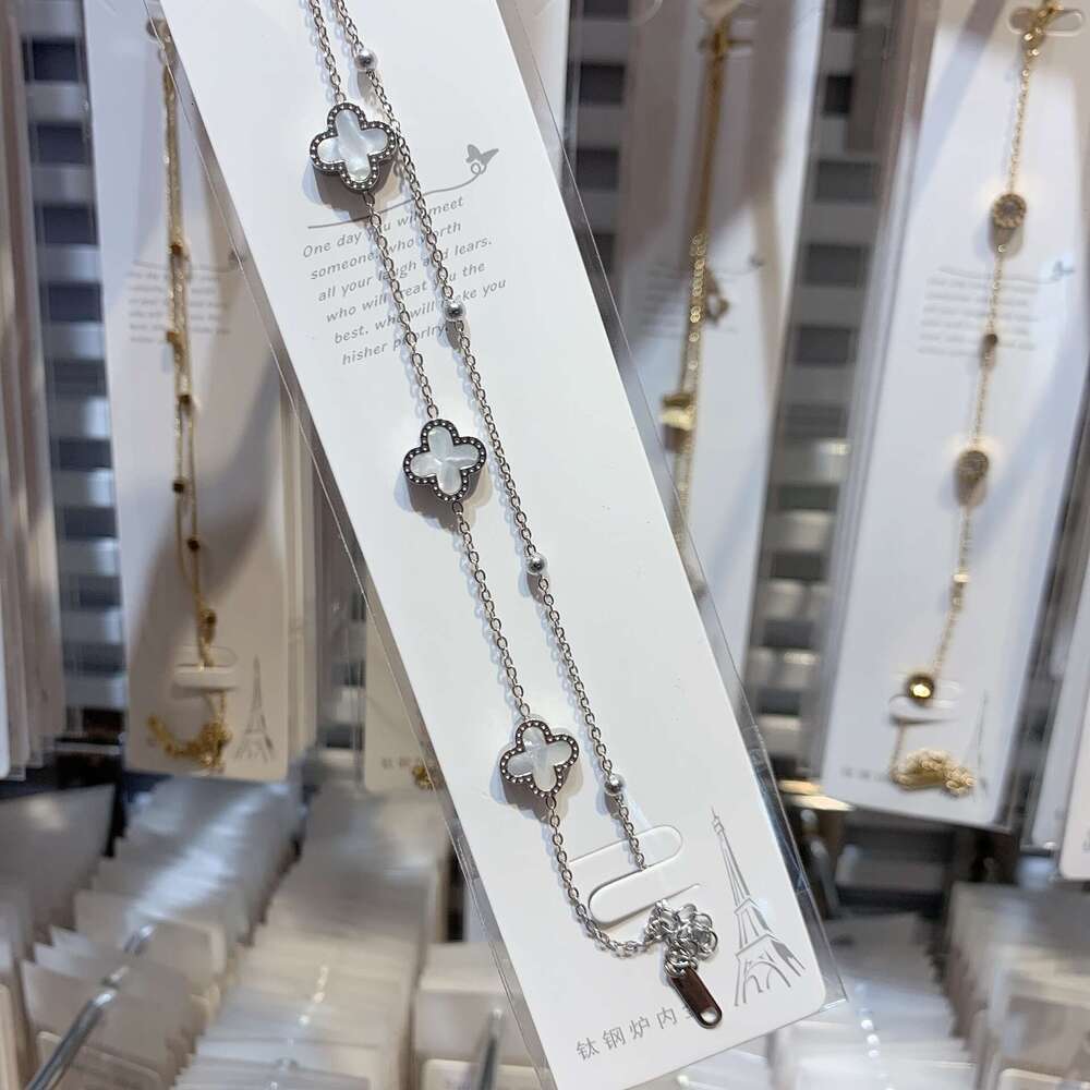 clover necklace Cool Sensation Running Ring Leaf Flower Necklace for Women New Sense Clavicle Exquisite High End Neck Chain