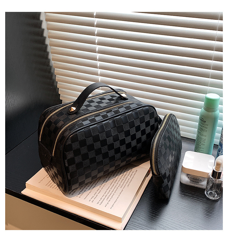 Luxury Brand Designer Bag Makeup Bag Trendy Checkerboard Large Capacity Simple Style Mother-Daughter Storage Bag Toiletry Bag Handheld Wash Bag