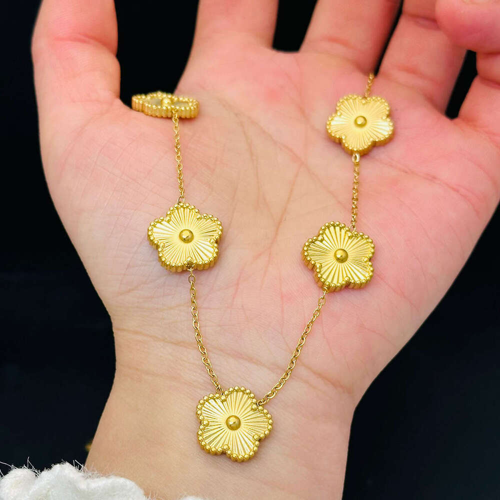 Luxury 4 Four Clover Necklace Luxury Jewelry Set Pendant Necklaces Bracelet Stud Earring Women Birthday Gift Gold Clover Necklace