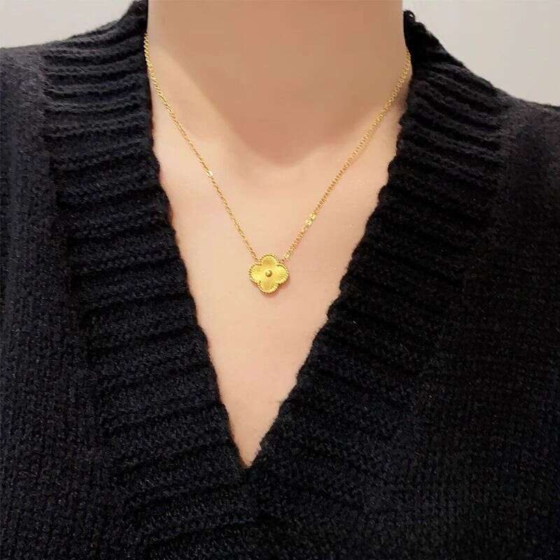 High-end collarbone chain necklace pattern necklace Gold Plated Silver Plated jewelry holiday gifts chain pendant necklace clover necklace