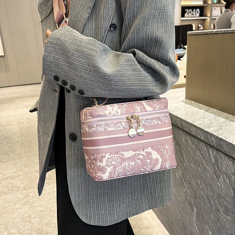 Luxury Brand Designer Bag Large Capacity Makeup Bag Travel Animal Pattern Canvas Embroidery Makeup Organizer Fashion Portable Handheld Toiletry Bag