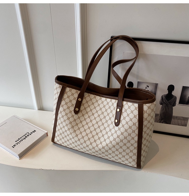 High-quality Commuter Tote Bag 2025 New Free Delivery To Your Door Fashion Large Capacity Single Shoulder Handbag Printed Versatile Designer Bag Tote 