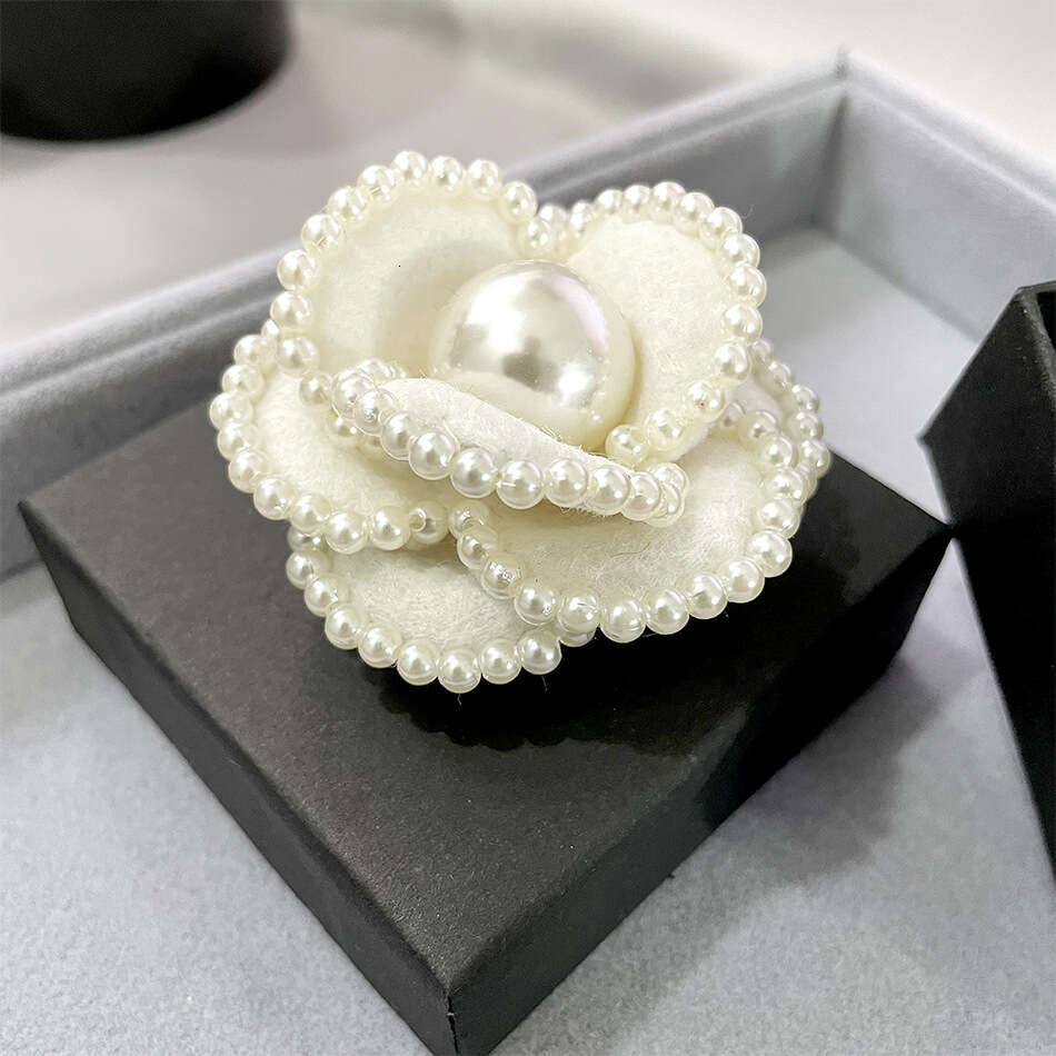 Elegant Party Jewelry luxury jewelry Silver Tone Rhinestone Encrusted Camellia Flower Brooch With Pearl Center And Accents Gift For Her High Quality J