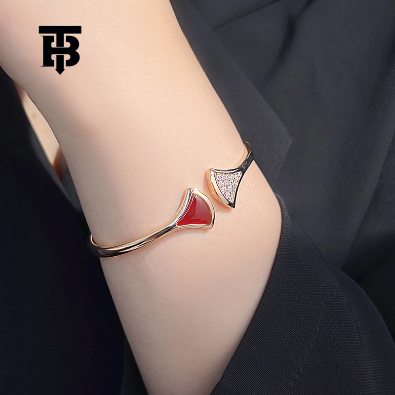TB BHULAMTE Designer Luxury Jewelry White Mother Of Pearl Fan Bracelet 18K Gold Plated Elegant Retro Style Neutral Red Agate Women's Accessories 