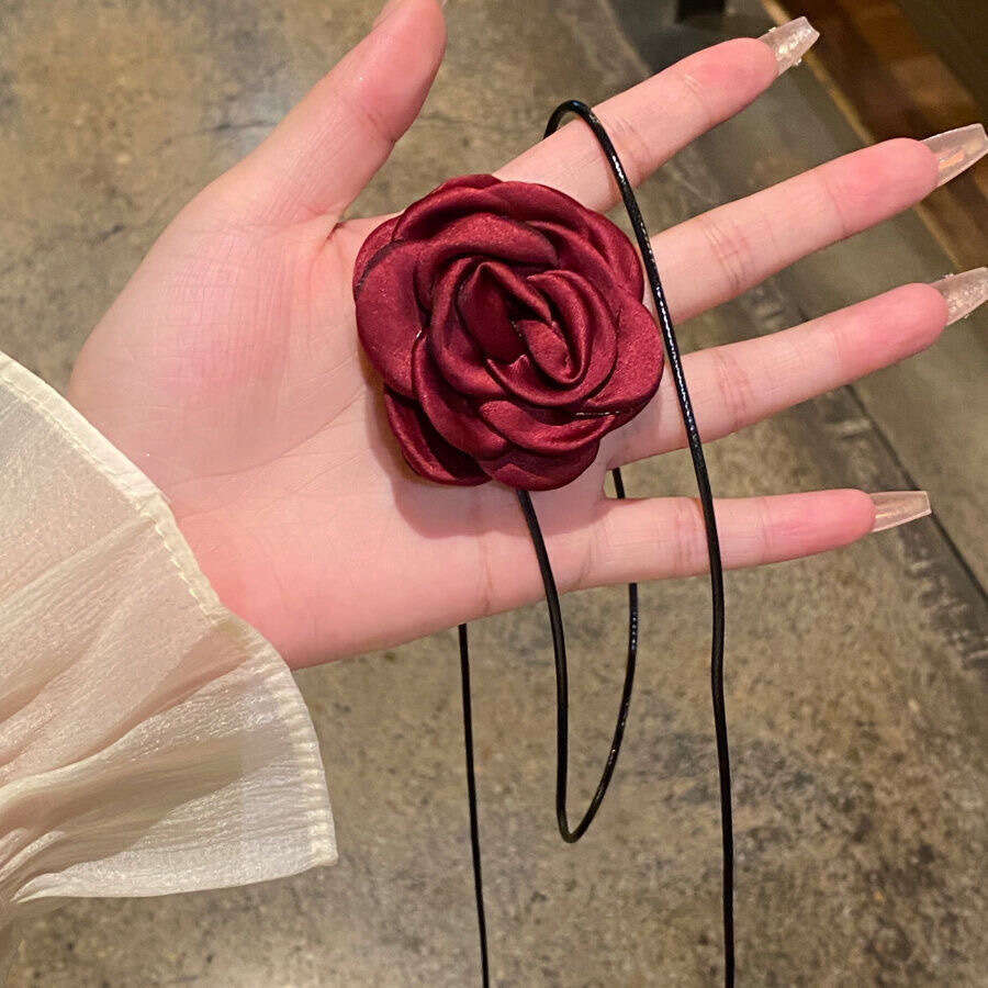 Fashion trends highlevel atmosphere black and white flower necklace Camellia series French small fragrance with versatile choker