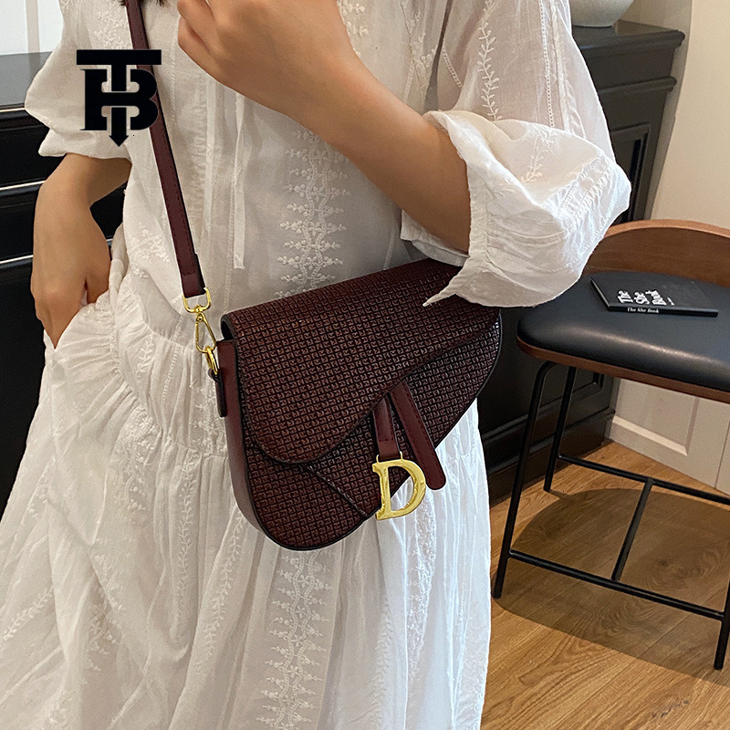 TB BHULAMTE Free Shipping Designer Luxury Fashion Niche Woven Saddle Bag Shoulder Crossbody Bag Women's Casual Handbag