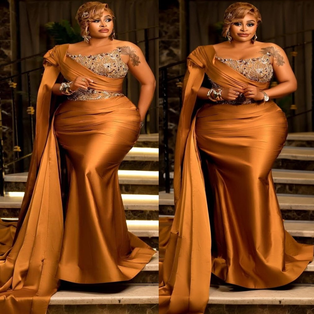 2025 Plus Size Gold Mermaid Mother Of Bride Dresses Lace Beaded One Shoulder Prom Evening Party Mama's Dress Vintage 50's Birthday Wedding G