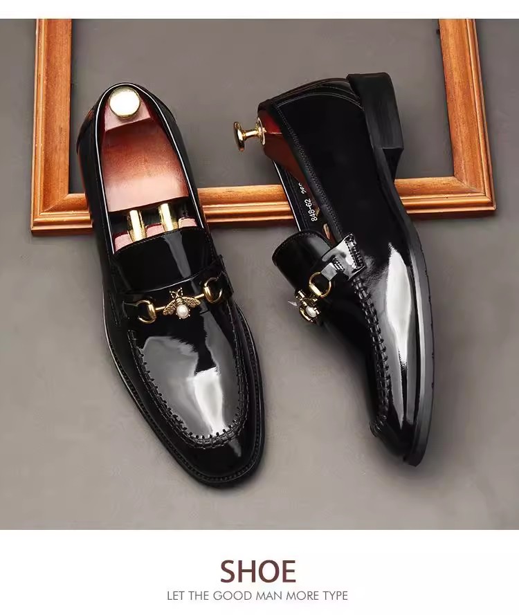 One-foot business leather shoes for men, light luxury high-end lazy foot cover, buckle loafers, made of bright leather, large size